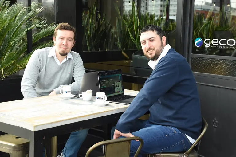 Renunciaron a sus trabajos, fundaron startup: hoy exportan sus herramientas de turnos y chatbot a toda Latinoamérica