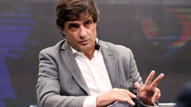 ¿Hay una "bomba" de deuda en pesos?: Lacunza le respondió a Álvarez Agis