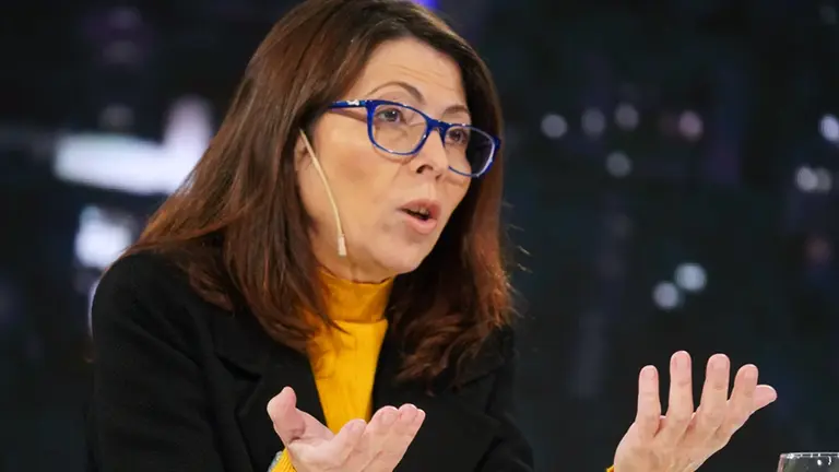 Batakis no está tan cómoda con el dólar y prepara un plan de devaluaciones selectivas