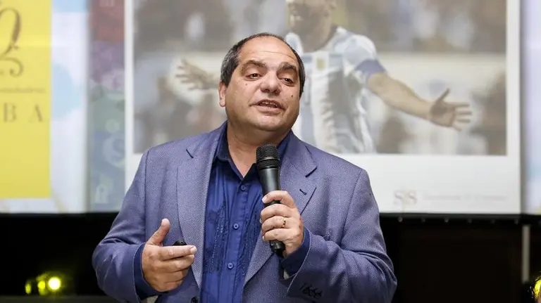 Para Salvador di Stéfano, la tasa de interés empuja al dólar hacia los tres dígitos