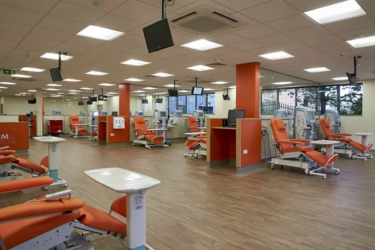 Éxodo de empresas: se va del país uno de los principales proveedores de servicios de atención renal del mundo