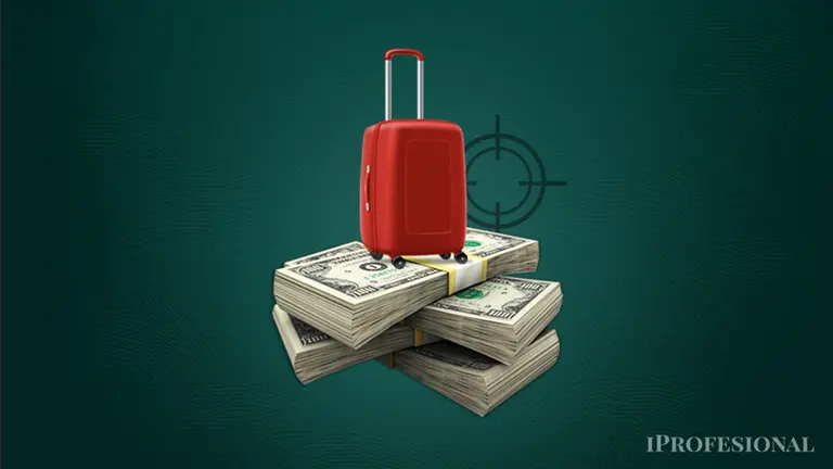 Tras fuerte suba del dólar oficial, ¿cómo conviene pagar los gastos en el exterior?