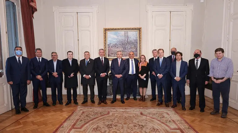 En una tensa reunión con gobernadores del PJ, el Presidente prometió tomar medidas ante la crisis cambiaria