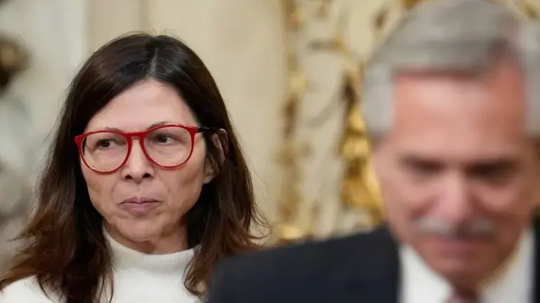 Afirman que Batakis nombró a su exesposo en un importante cargo en el Banco Nación