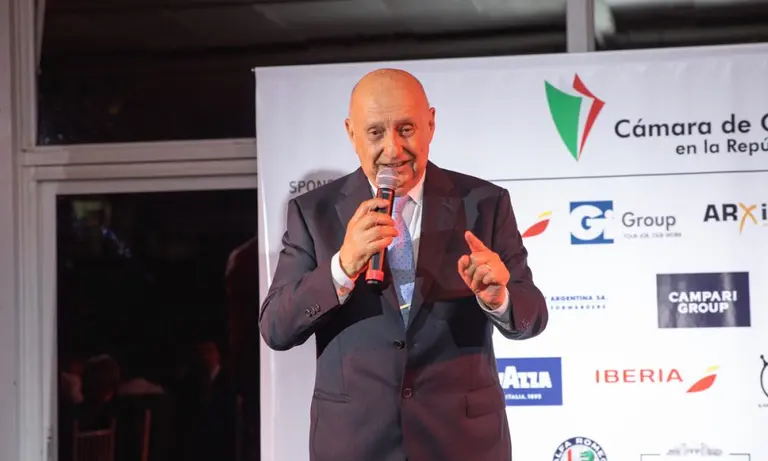 "Ya no cambio el auto y tampoco me voy de vacaciones": empresario Pyme sufre la crisis por inflación y cepo