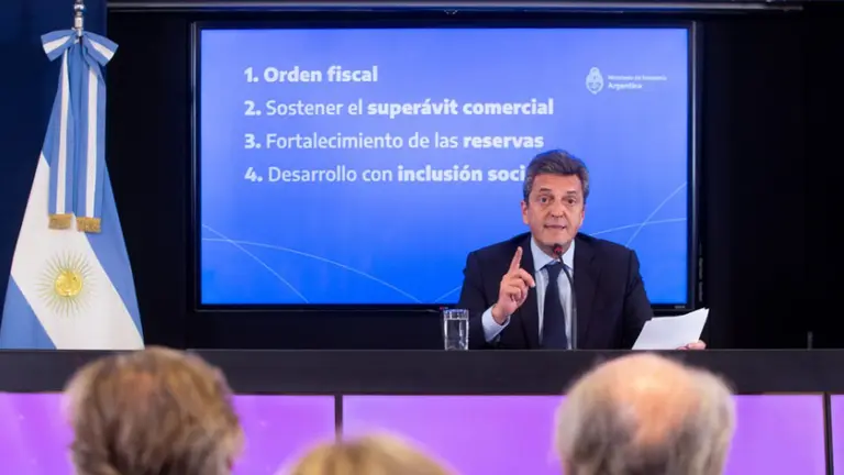 ¿Massa propone un verdadero plan de estabilización o apenas medidas para "aguantar"?: el veredicto de los analistas