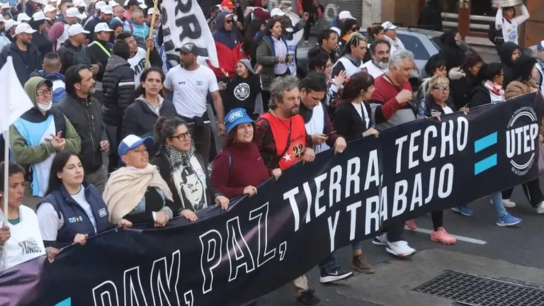 Marcha de San Cayetano reabre el debate sobre los verdaderos indicadores de la pobreza