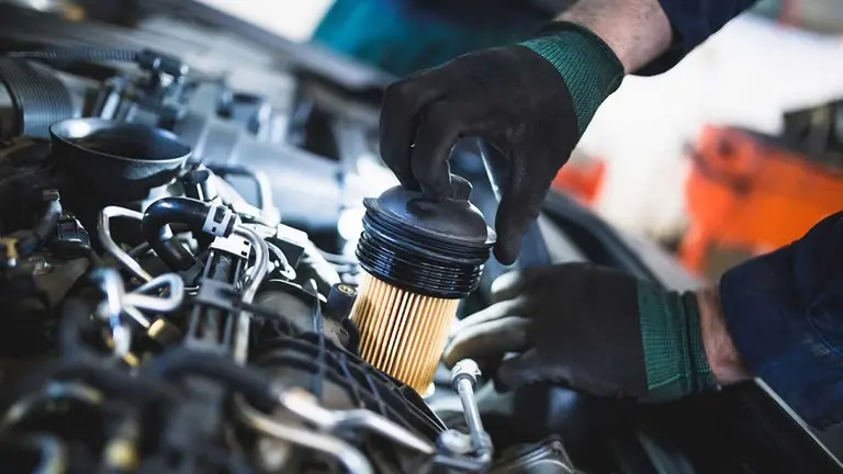 Bolsillo: cuánto cuesta hacer el cambio de aceite y filtros a un auto o camioneta