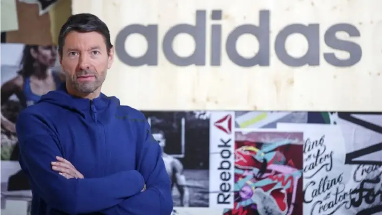 Sorpresivamente, Adidas anunció la salida de su CEO