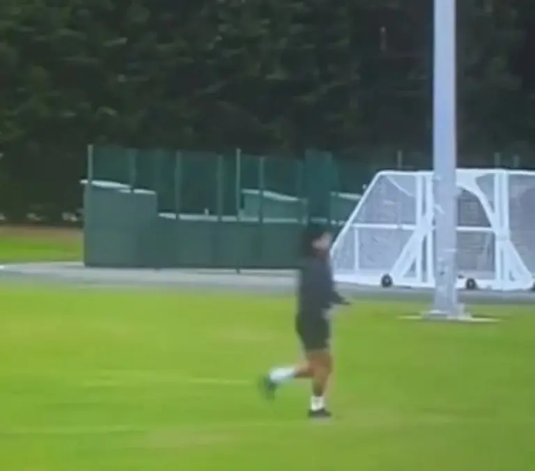 Furor en redes sociales por un video actual en el que "aparece" Diego Maradona corriendo