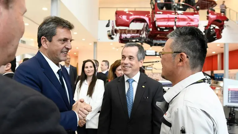 El Gobierno Nacional impulsa exportaciones automotrices en acuerdo con empresas y trabajadores