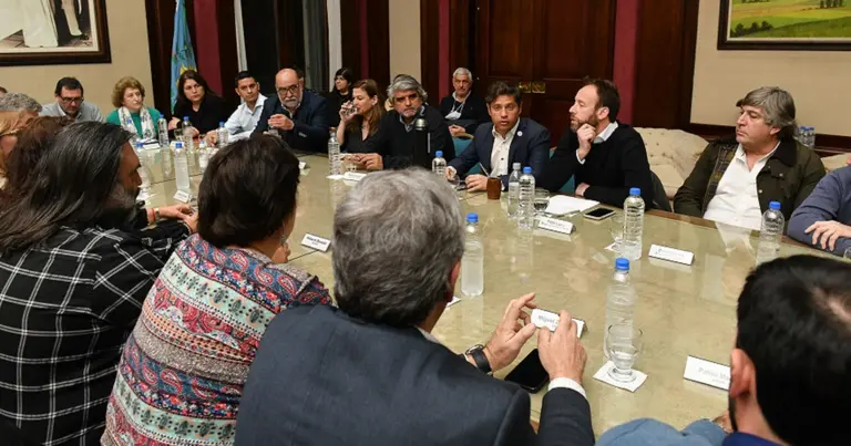 Paritarias estatales bonaerenses: Axel Kicillof acordó con gremios