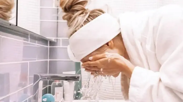 Cómo cuidar tu piel y evitar daños a futuro en el verano: 5 claves