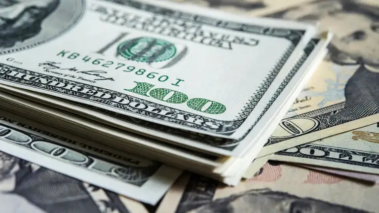 Temor en la City por efecto inflación: revelan los pronósticos para el precio del dólar de más de 40 economistas