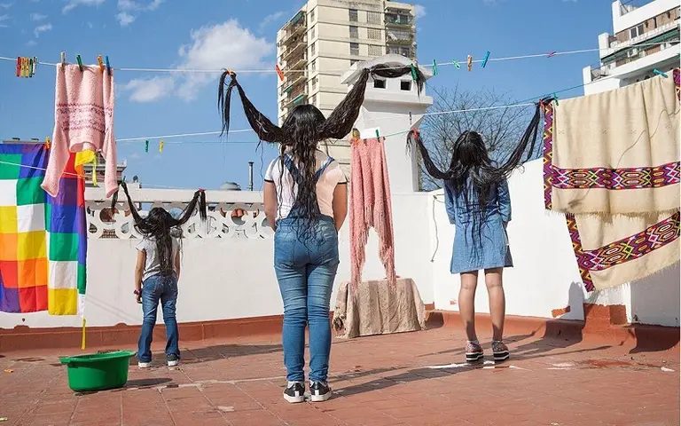 Banco Macro presenta la muestra fotográfica "Las Pelilargas" de la artista Irina Werning