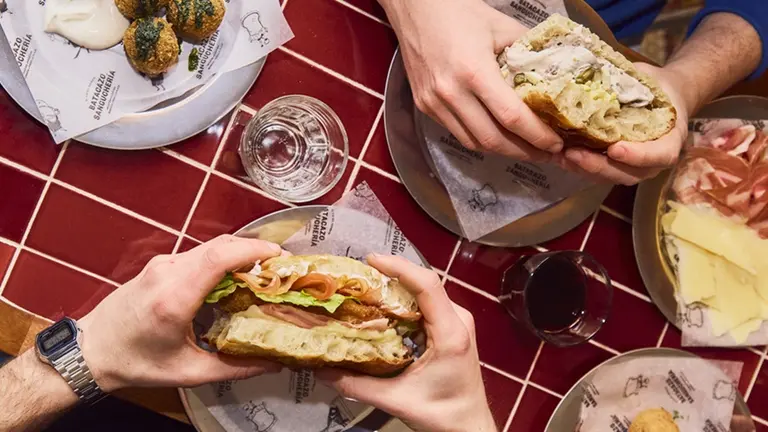 Ahora se puede comer bien en algunos shoppings de Buenos Aires: los mejores patios de comida