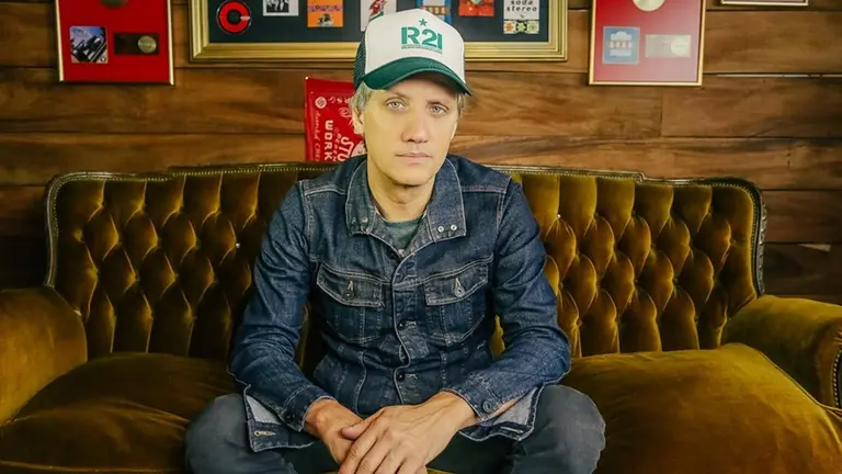 Curiosidad y descubrir: las palabras clave de Charly Alberti en conversación con Carlos Mazalán