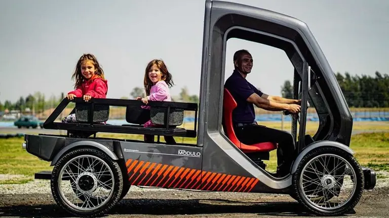 Tito tiene más competencia: cómo es el nuevo auto eléctrico que se fabrica en Rosario