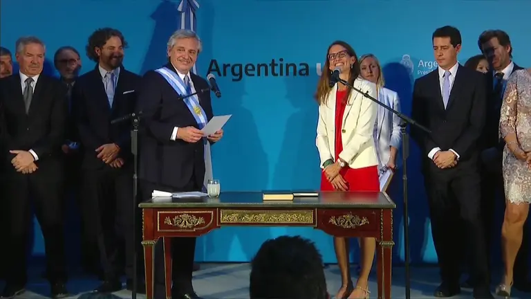 Elizabeth Gómez Alcorta, la ministra de Mujeres, presentó su renuncia "indeclinable" y el Presidente se la aceptó
