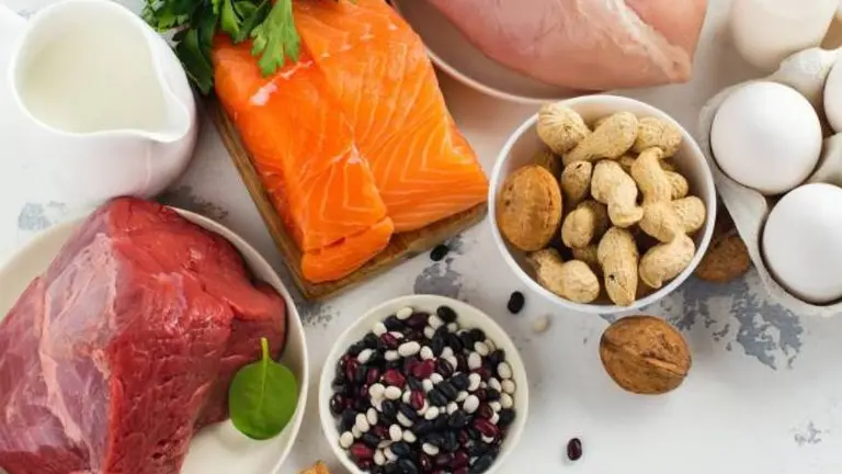 Cómo es la dieta paleolítica y qué beneficios se le atribuyen