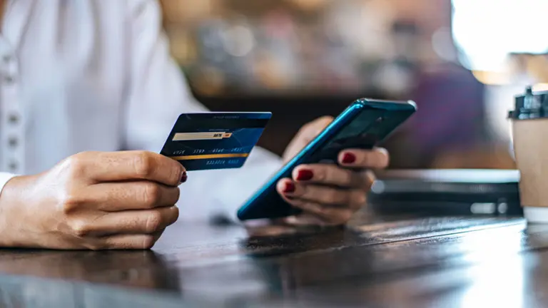 AFIP te controla todos tus gastos con tarjeta de crédito: a partir de qué monto es en diciembre