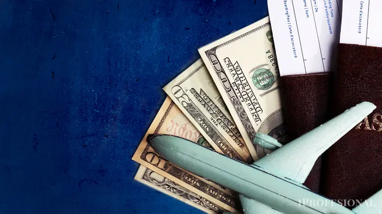 Dólar y turismo: temor a devaluación del oficial aceleró venta de pasajes al exterior pero cayeron reservas locales