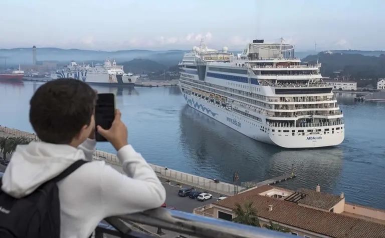 Cómo conseguir trabajo en un crucero