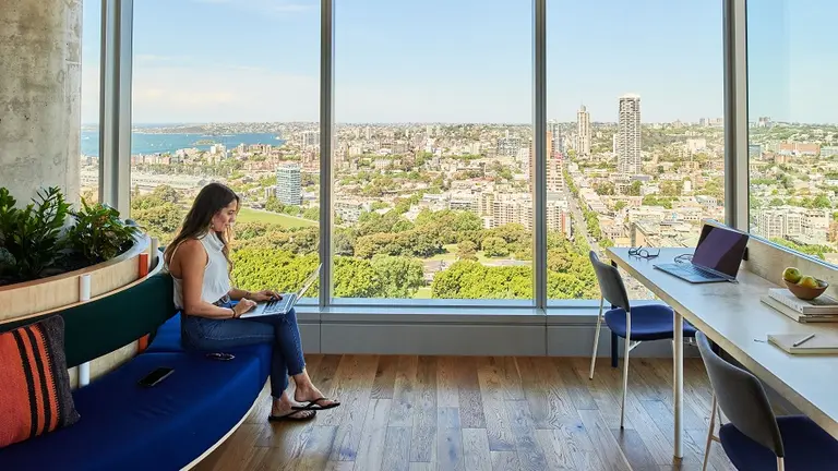 ¿Cuántos argentinos siguen yendo a la oficina todos los días?