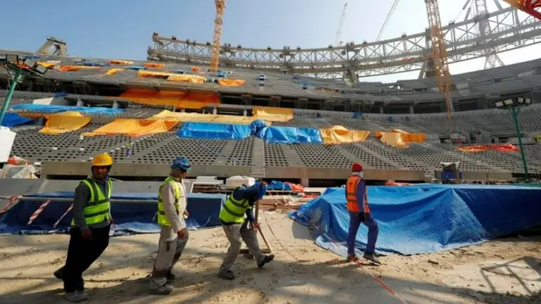 Mundial Qatar 2022: reconocieron la muerte de al menos 400 obreros inmigrantes en los preparativos