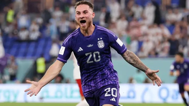 VIDEO | Así fue el emocionante recibimiento en Inglaterra a Alexis Mac Allister por el título del mundo