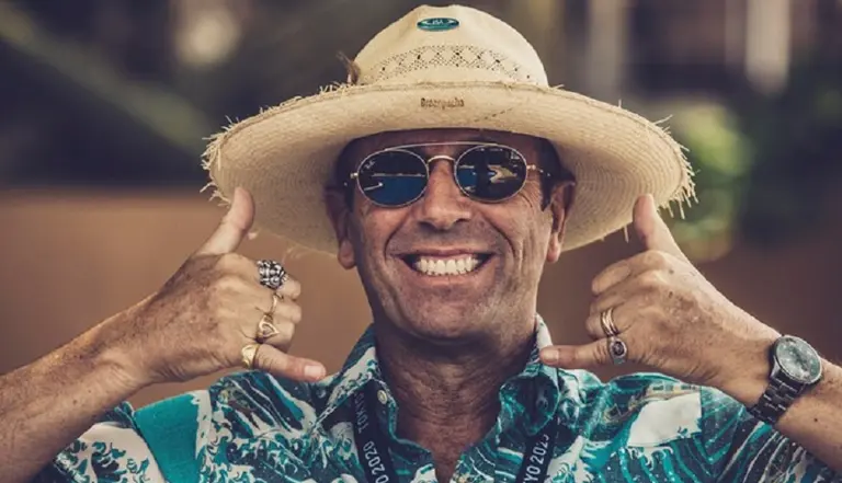 El creador de la marca Reef volvió a la Argentina y así se gana la vida ahora