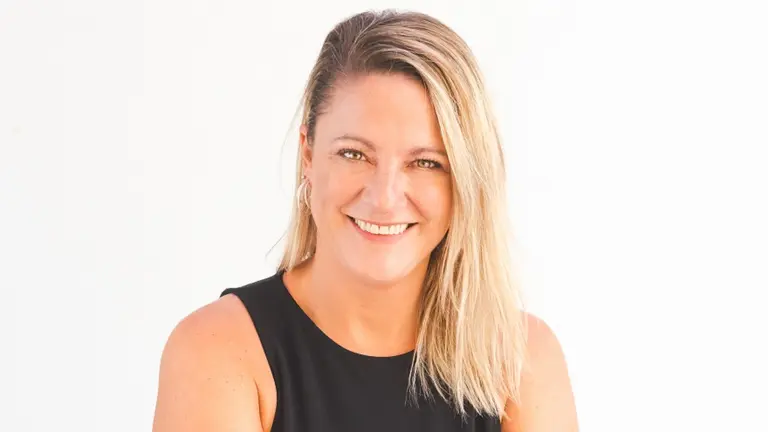 Colgó su título de abogada y se dedicó a hacer carteras: hoy factura más de $35 millones al año