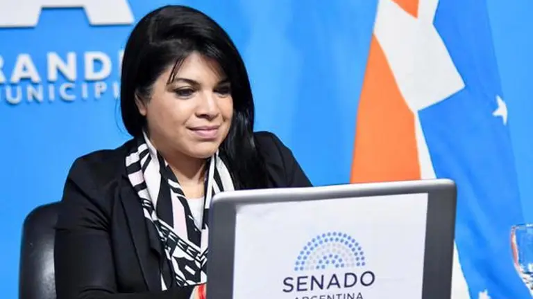 Escándalo: una senadora envió una tarjeta de fin de año donde las Malvinas aparecen como "Falklands"
