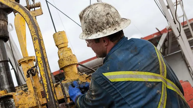 El cepo pega en Vaca Muerta: anticipan parálisis inminente de las operaciones por las restricciones a los importados