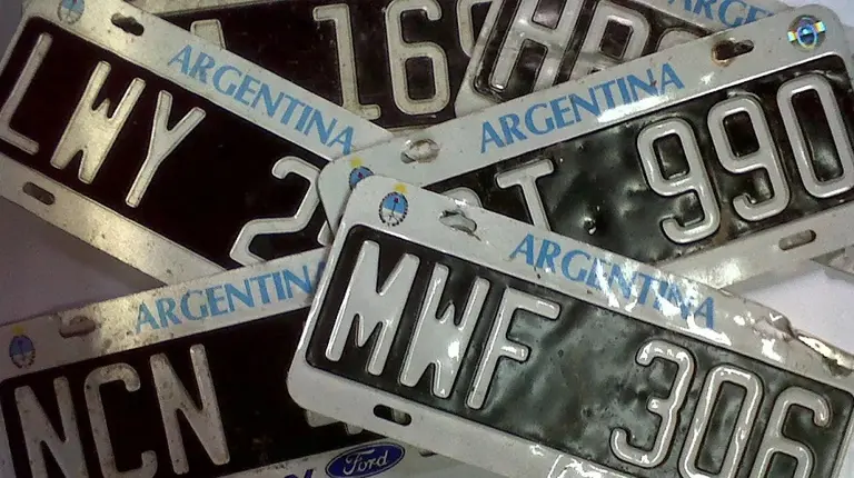 ¿Cómo saber quién es el dueño de un auto por la patente?