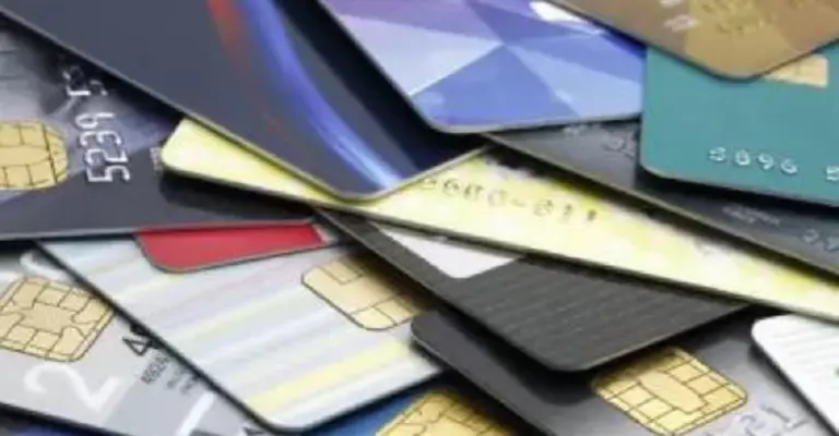 El uso de tarjetas de crédito cae por la inflación y la falta de actualización de los límites de compra