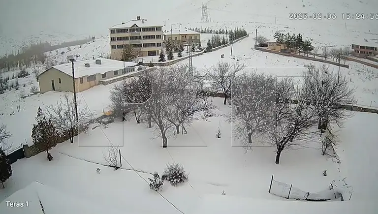VIDEO | Impactantes imágenes de los primeros temblores del potente terremoto en Turquía captados cerca del epicentro