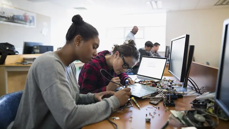 Cuánto sale hoy estudiar carreras STEM para acceder a buenos trabajos