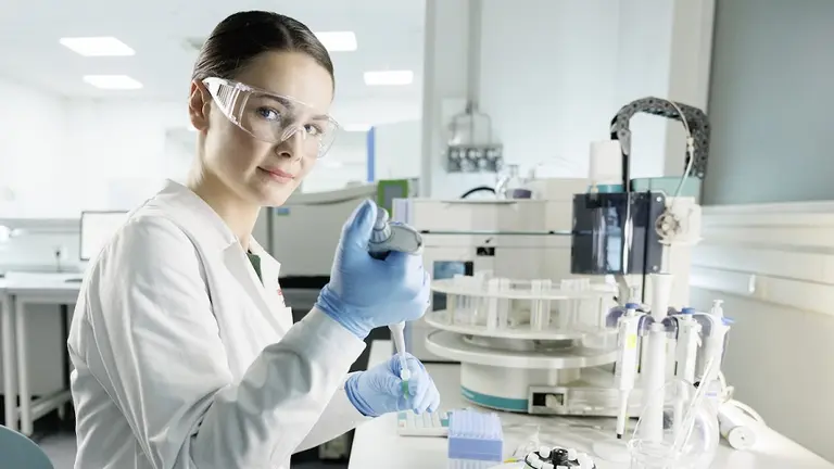 Tiene 52 años pero sigue un estudio para revertir el envejecimiento y tiene ya 21 años biológicos