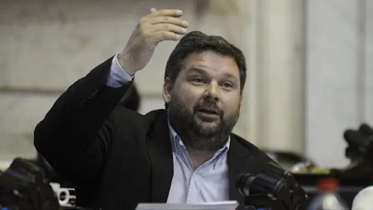 Vacunatorio VIP: un diputado de La Cámpora, procesado por haberse registrado como "personal de salud"