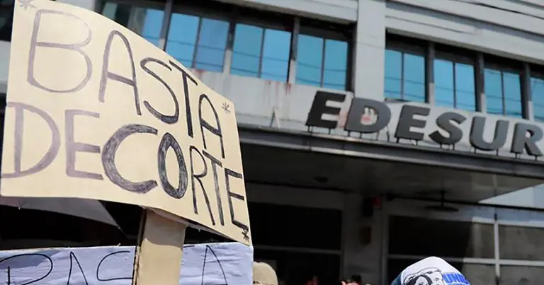 Edesur ya no quiere poner la cara por un modelo fallido y "electrocutó" a la política