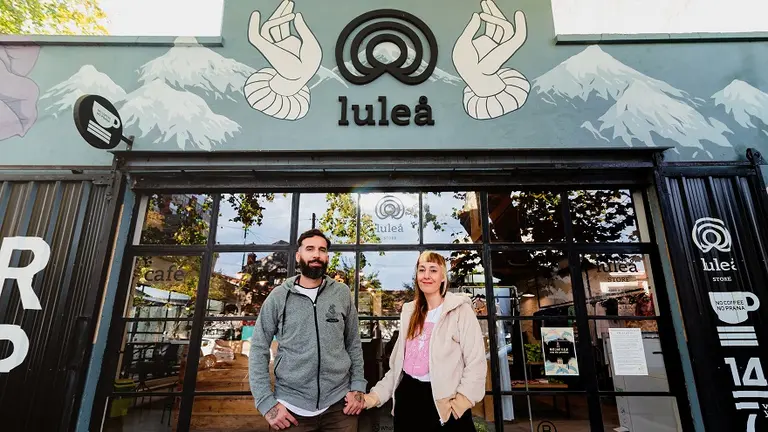 Triunfaba en el mercado financiero pero largó todo para crear la primera marca de ropa de yoga vegana