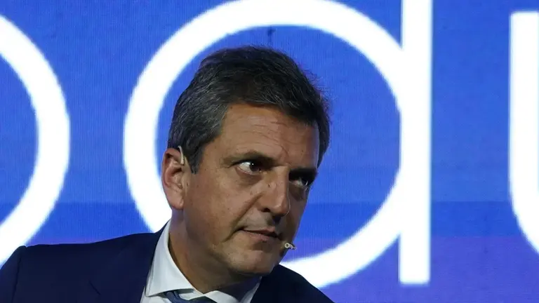 Massa lanzó el nuevo dólar agro a $300 hasta el 31 de mayo: los otros beneficios anunciados