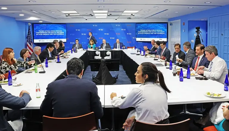 Tecnológicas piden rebaja impositiva y desregulación para invertir más en la Argentina y la región