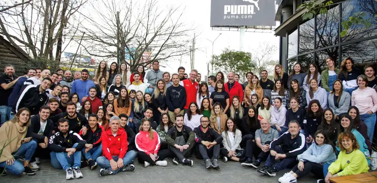 Así es trabajar en una empresa de "millennials" y "centennials": modalidad híbrida y enfoque en el bienestar