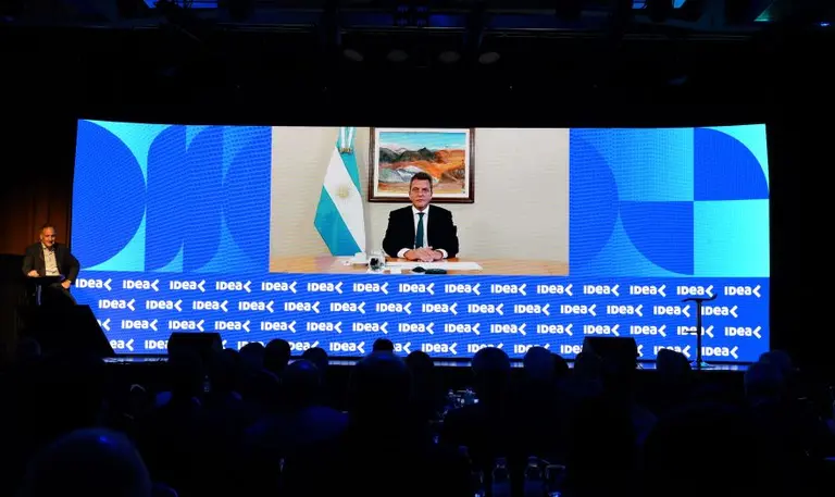 Evento de IDEA: Massa pidió continuar con las políticas energéticas a pesar de un posible cambio de gobierno