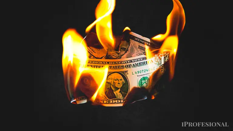 A qué precio puede llegar el dólar blue a fin de año si no se toman medidas urgentes, según el gurú de la City