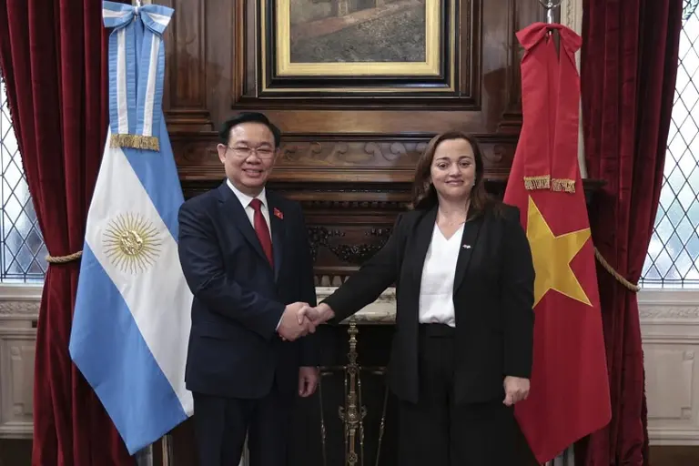Cecilia Moreau recibió a su par de Vietnam para promover la cooperación económica y parlamentaria entre ambos países