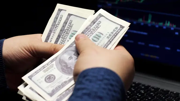 ¿Qué pasa si me transfieren dólares del exterior?