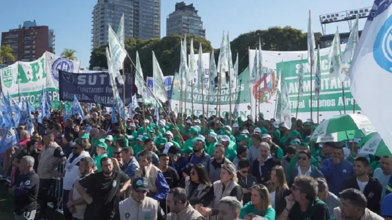 La CGT convocó a "reventar" la plaza del Congreso en apoyo a la candidatura de Massa